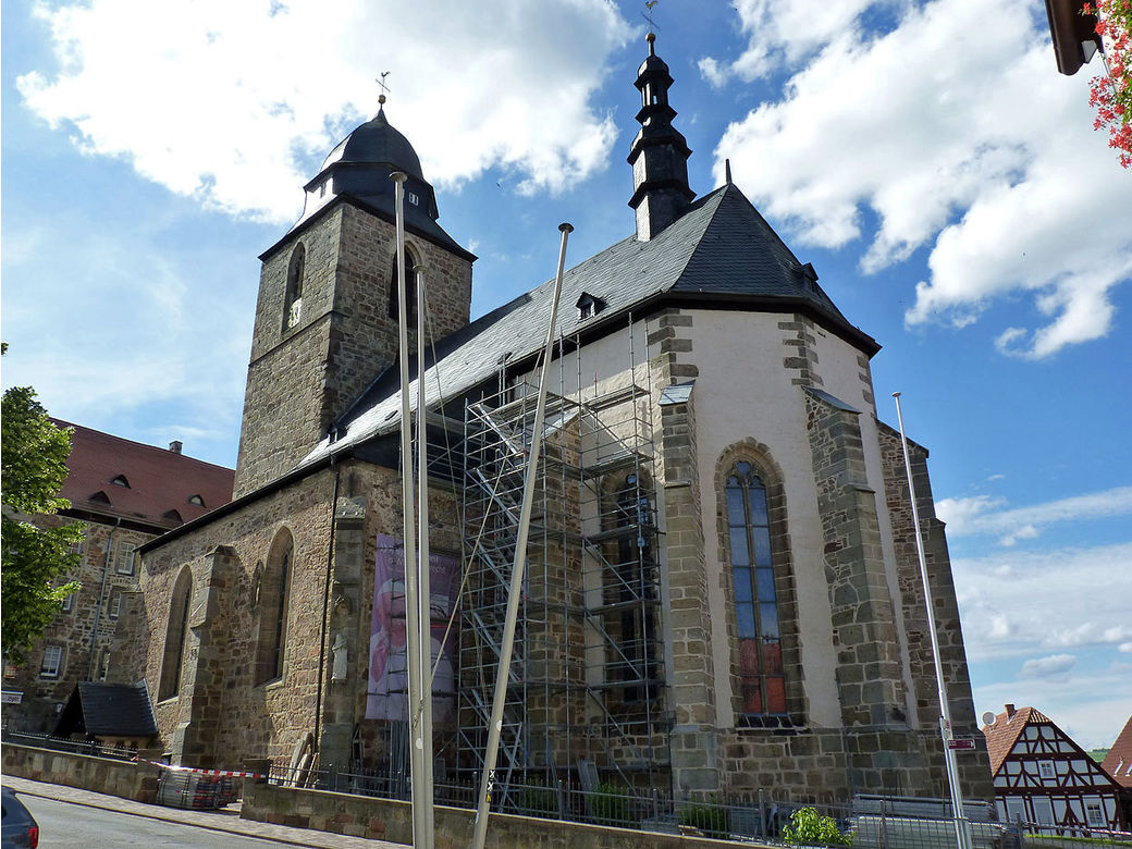Einrüstung von St. Crescentius an der Südseite (Foto: Karl-Franz Thiede)